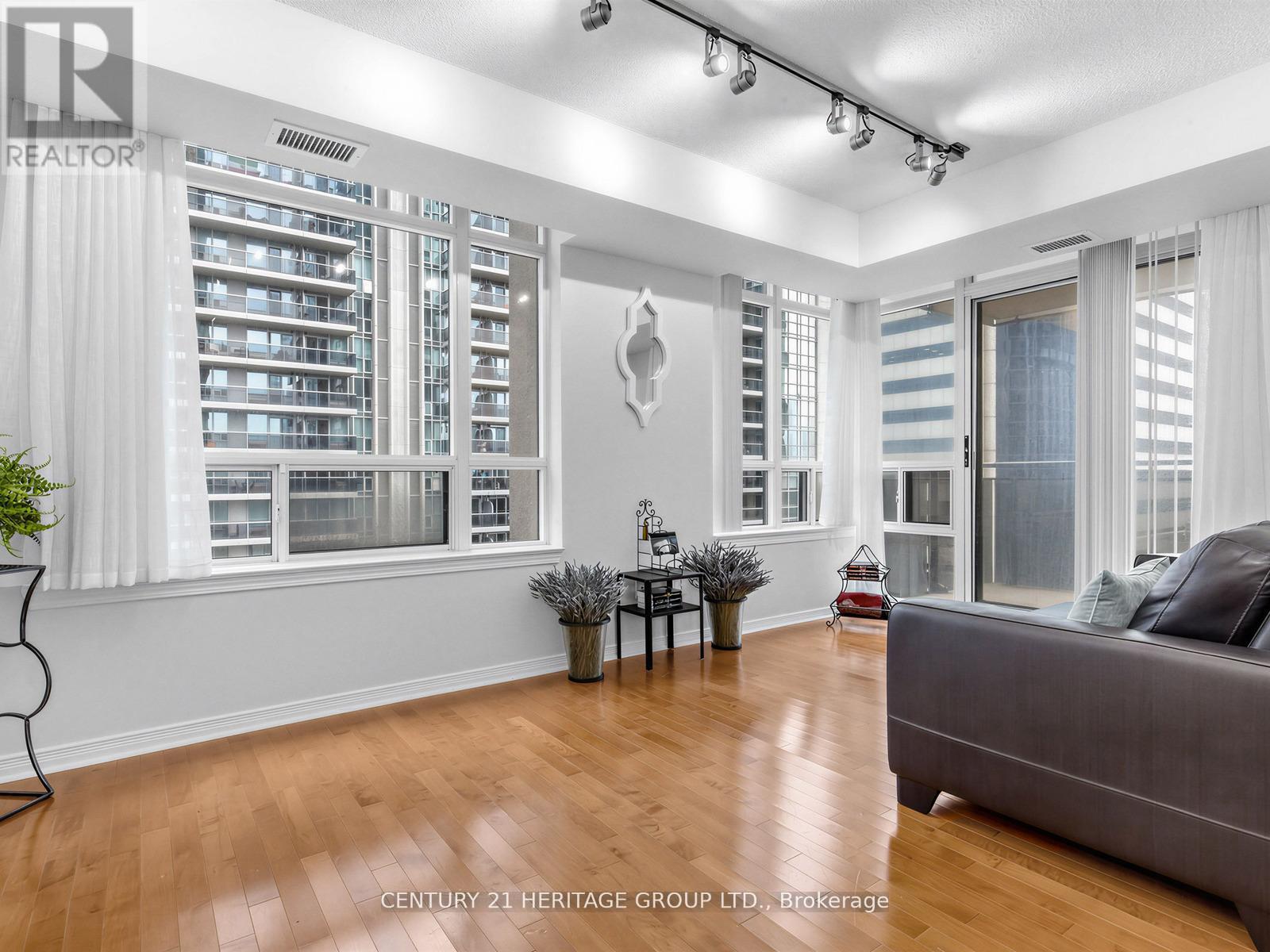 #815 155 BEECROFT ROAD - 8