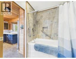 9951 Finn Bay Rd, Powell River, BC V0N2G0 Photo 46