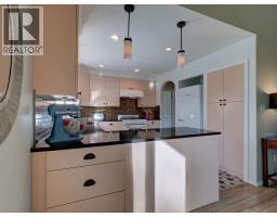 5643 Curtis Place, Sechelt, BC V7Z0R9 Photo 15