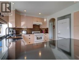 5643 Curtis Place, Sechelt, BC V7Z0R9 Photo 16