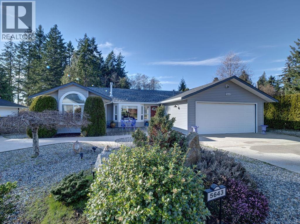 5643 CURTIS PLACE, Sechelt