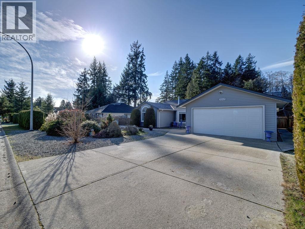 5643 CURTIS PLACE, Sechelt