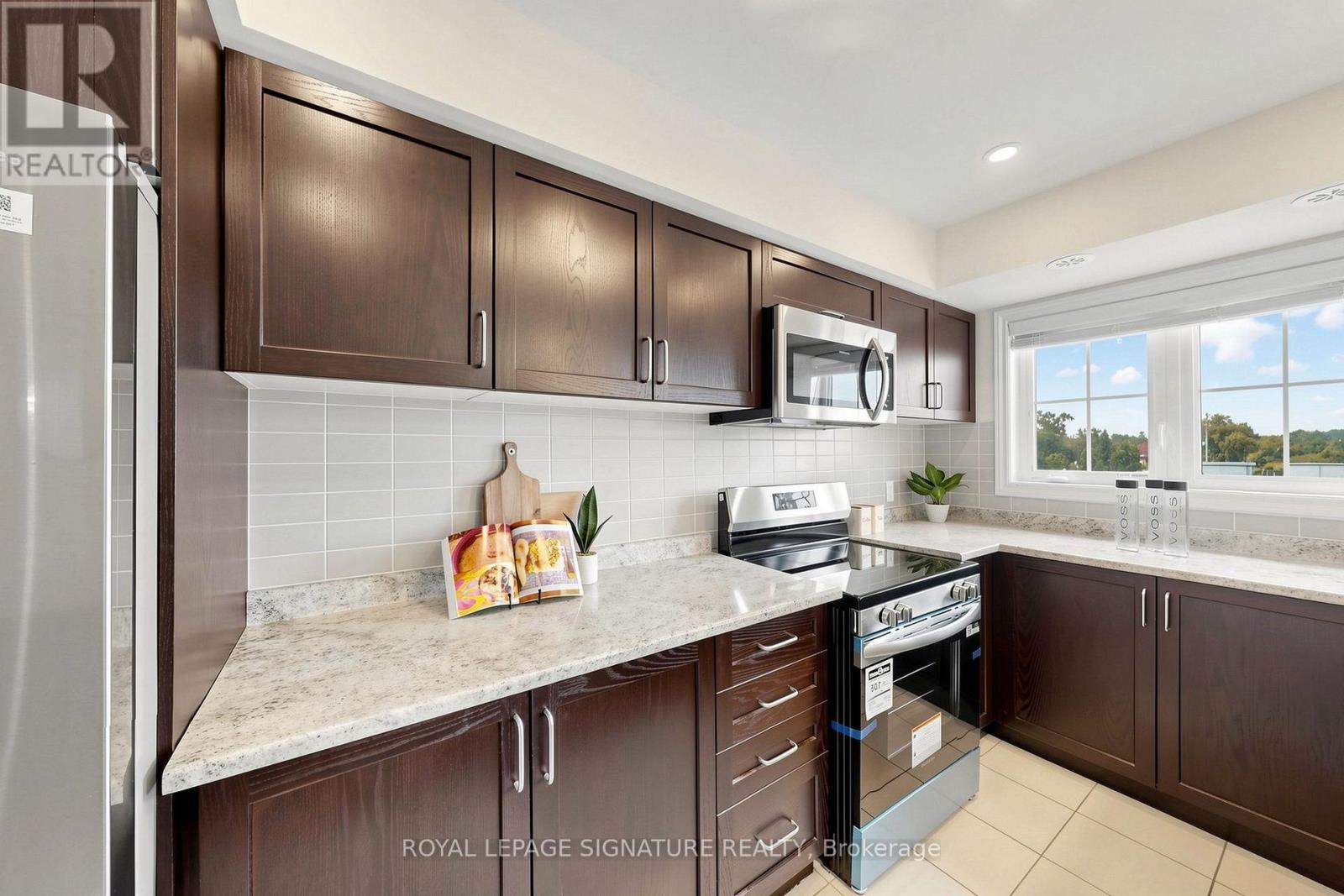 #11 2441 GREENWICH DRIVE - 8