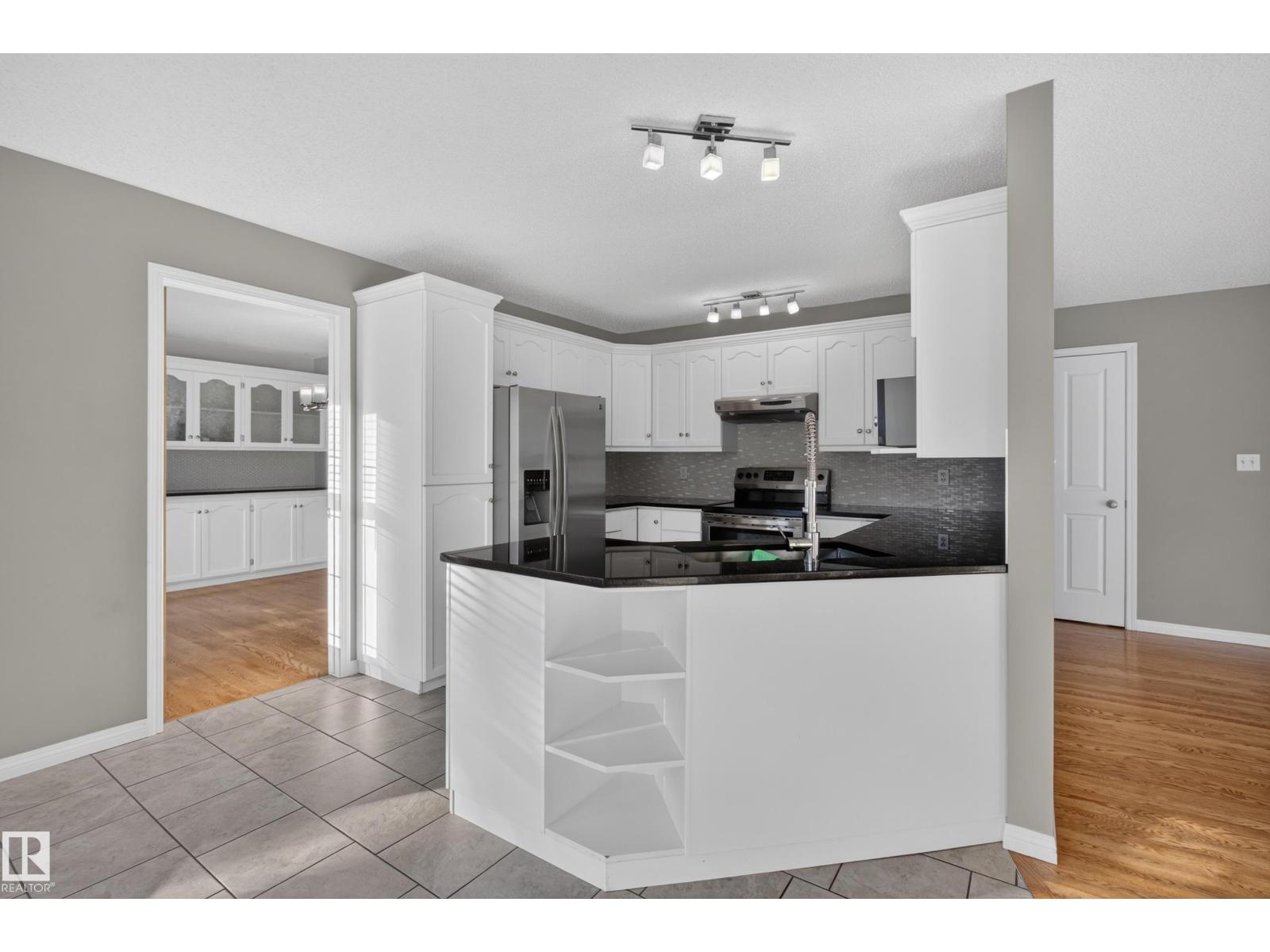 19 CATALINA DR - 22