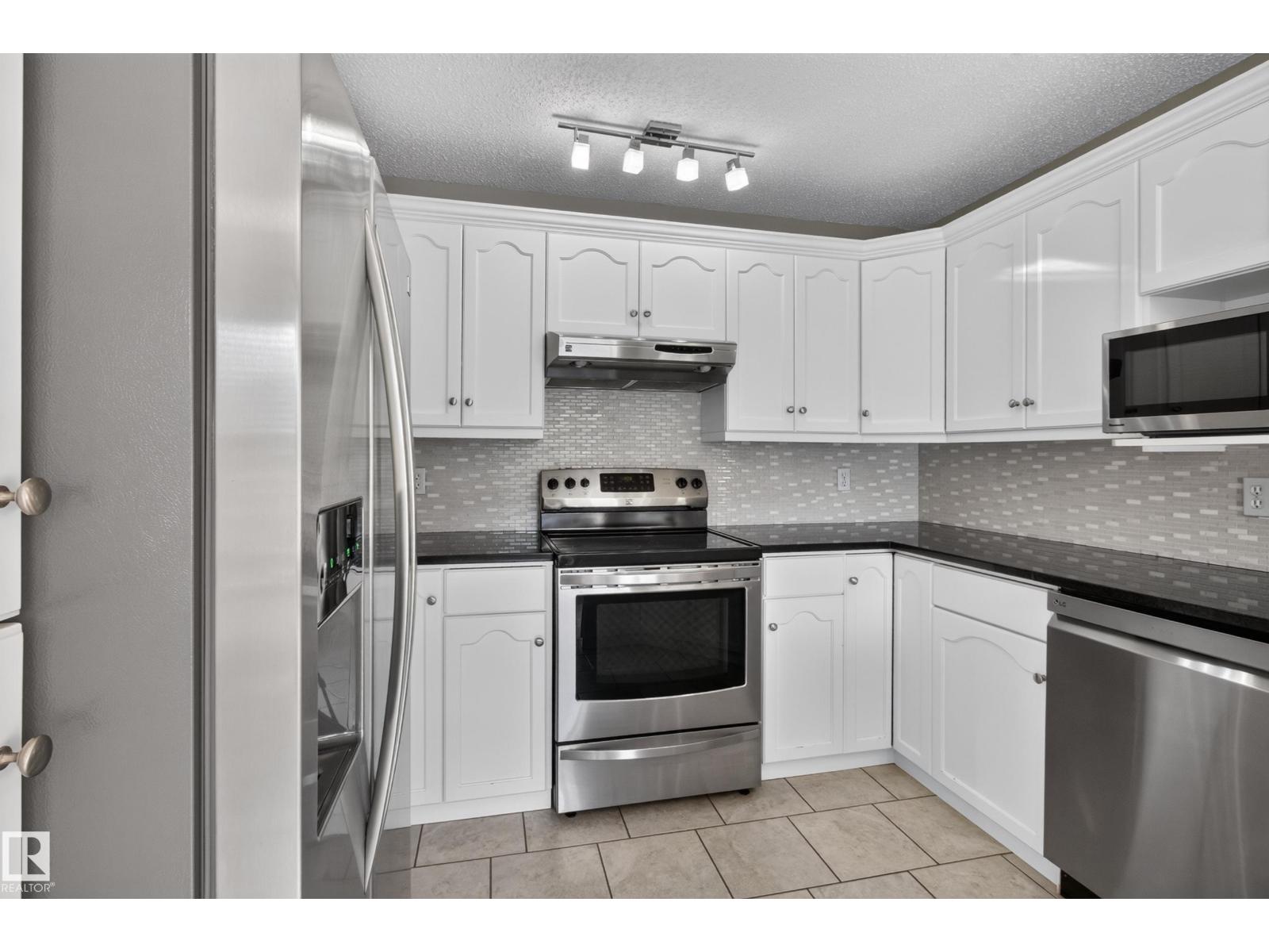 19 CATALINA DR - 23