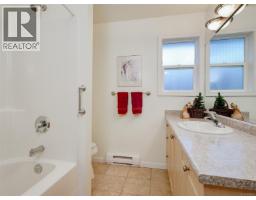 2087 James White Blvd, Sidney, BC V8L4G5 Photo 13