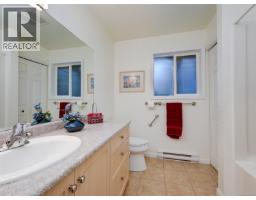 2087 James White Blvd, Sidney, BC V8L4G5 Photo 15