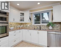 Family room - 2087 James White Blvd, Sidney, BC V8L4G5 Photo 9