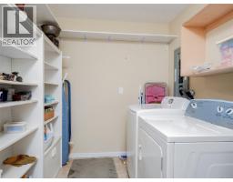 9907 Galaran Rd, Sidney, BC V8L4G5 Photo 18