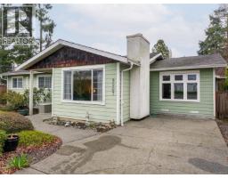 9907 Galaran Rd, Sidney, BC V8L4G5 Photo 19