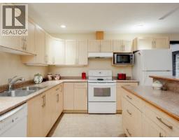 Kitchen - 9907 Galaran Rd, Sidney, BC V8L4G5 Photo 7