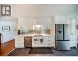 Full ensuite bathroom - 1545 Columbia Road, Ootischenia, BC V1N4L6 Photo 12