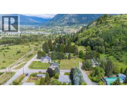 1545 Columbia Road, Ootischenia, BC V1N4L6 Photo 51