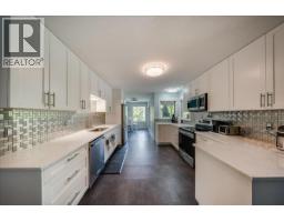 Full bathroom - 1545 Columbia Road, Ootischenia, BC V1N4L6 Photo 10