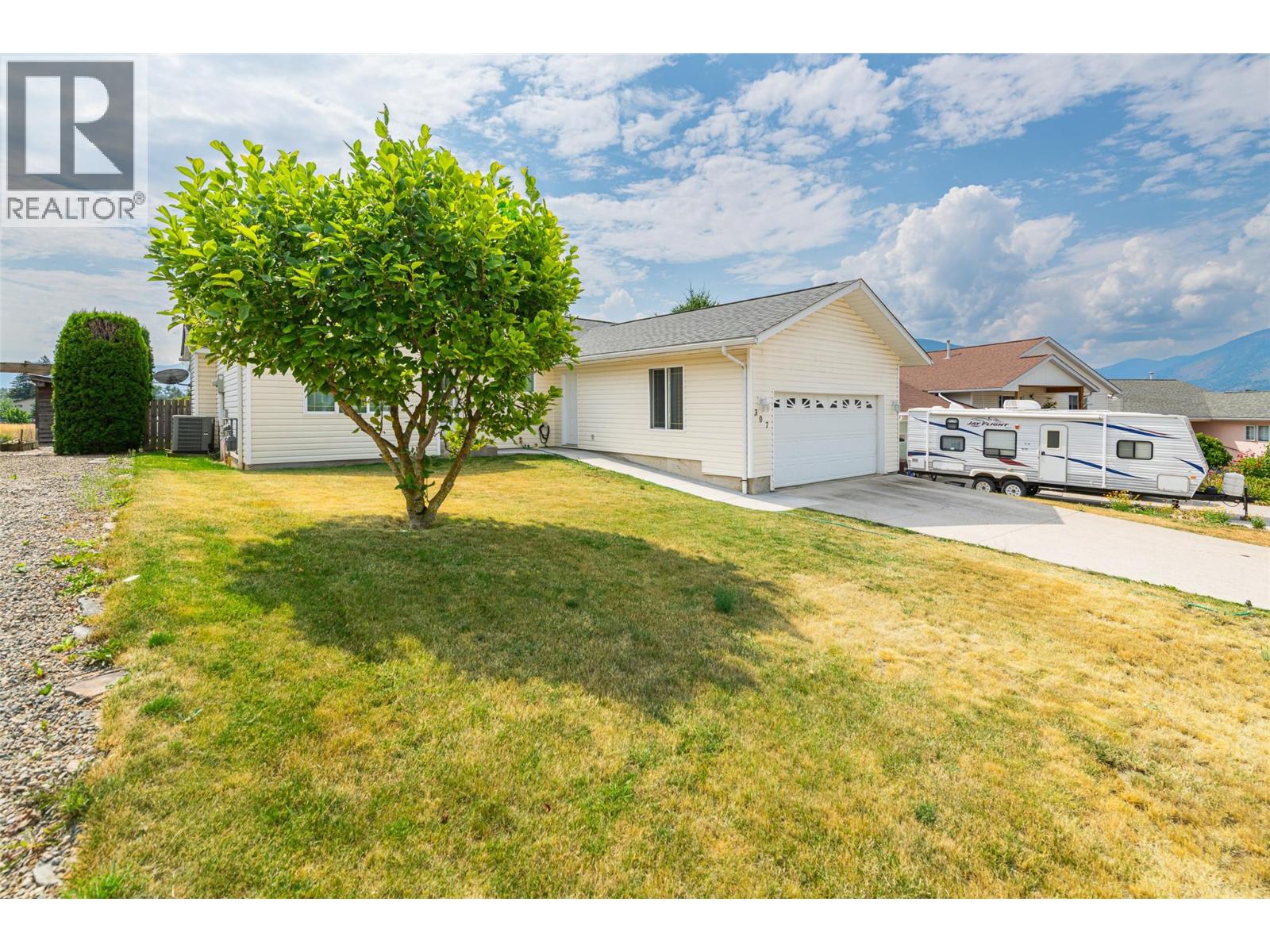 307 Dugan Street, Creston, British Columbia, V0B1G3, Creston, British Columbia — photo 3 of 5
