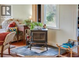 Living room - 2433 First Avenue, Rossland, BC V0G1Y0 Photo 10