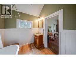 2433 First Avenue, Rossland, BC V0G1Y0 Photo 23