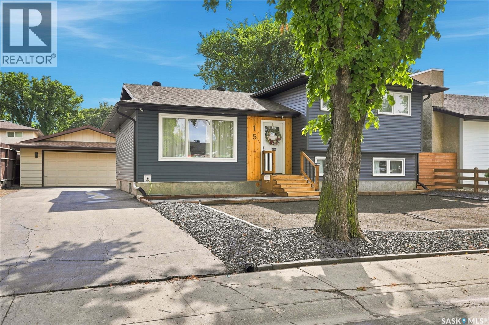 15 Rendek CRESCENT, Regina, Saskatchewan, S4X1H7, Regina, Saskatchewan — photo 2 of 5