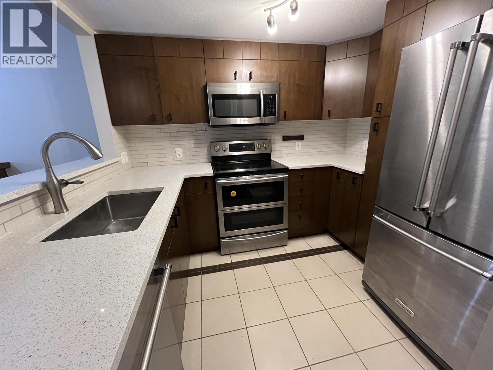 48 7428 SOUTHWYNDE AVENUE, Burnaby - Image 1