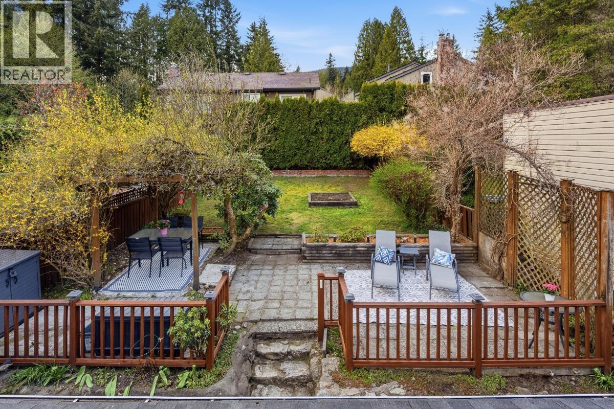 272 OSBORNE Road, North Vancouver, British Columbia, V7N1M1, North Vancouver, British Columbia — photo 3 of 5