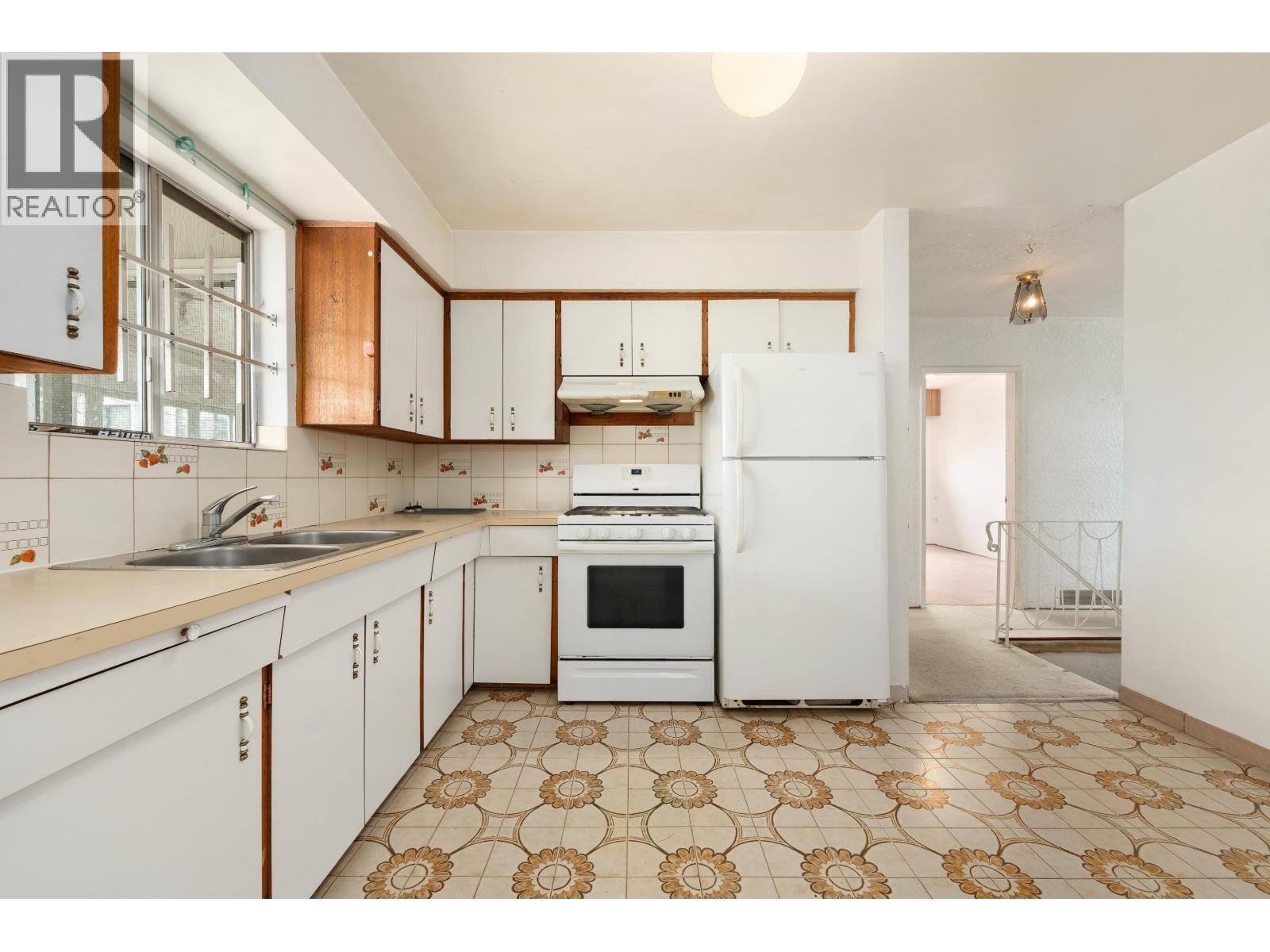4561 MANOR STREET, Vancouver