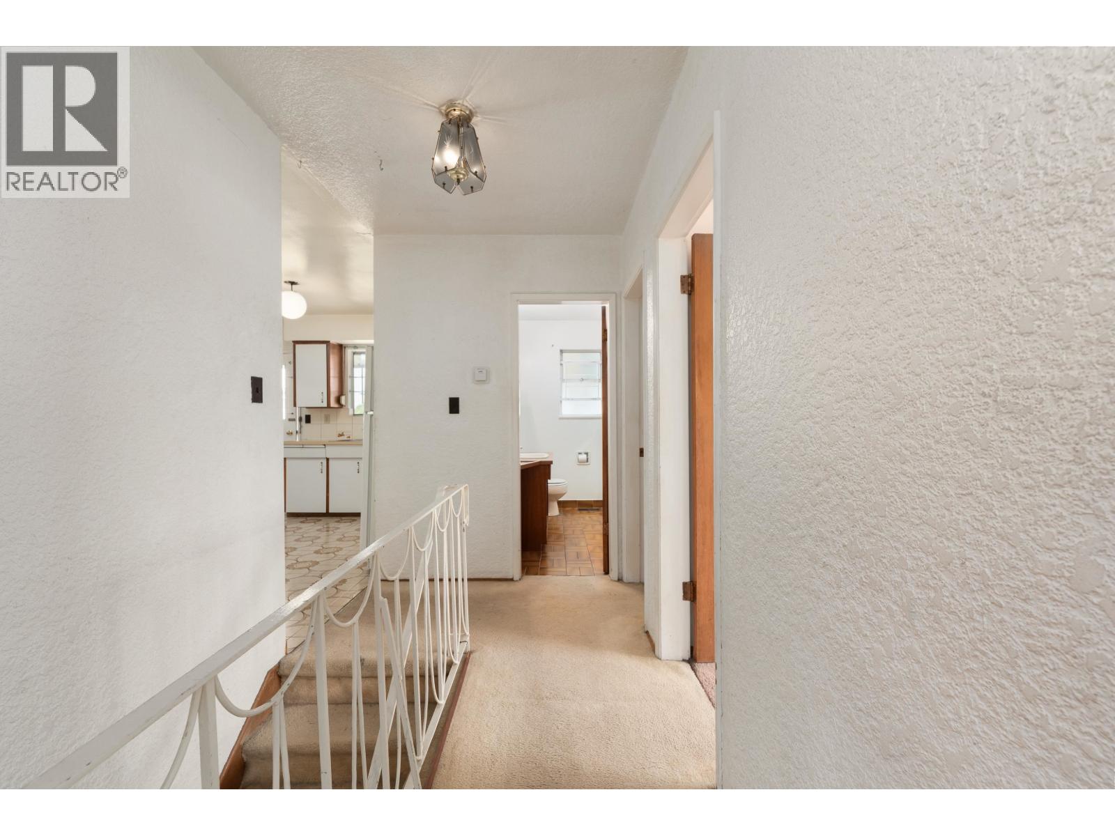 4561 MANOR STREET, Vancouver