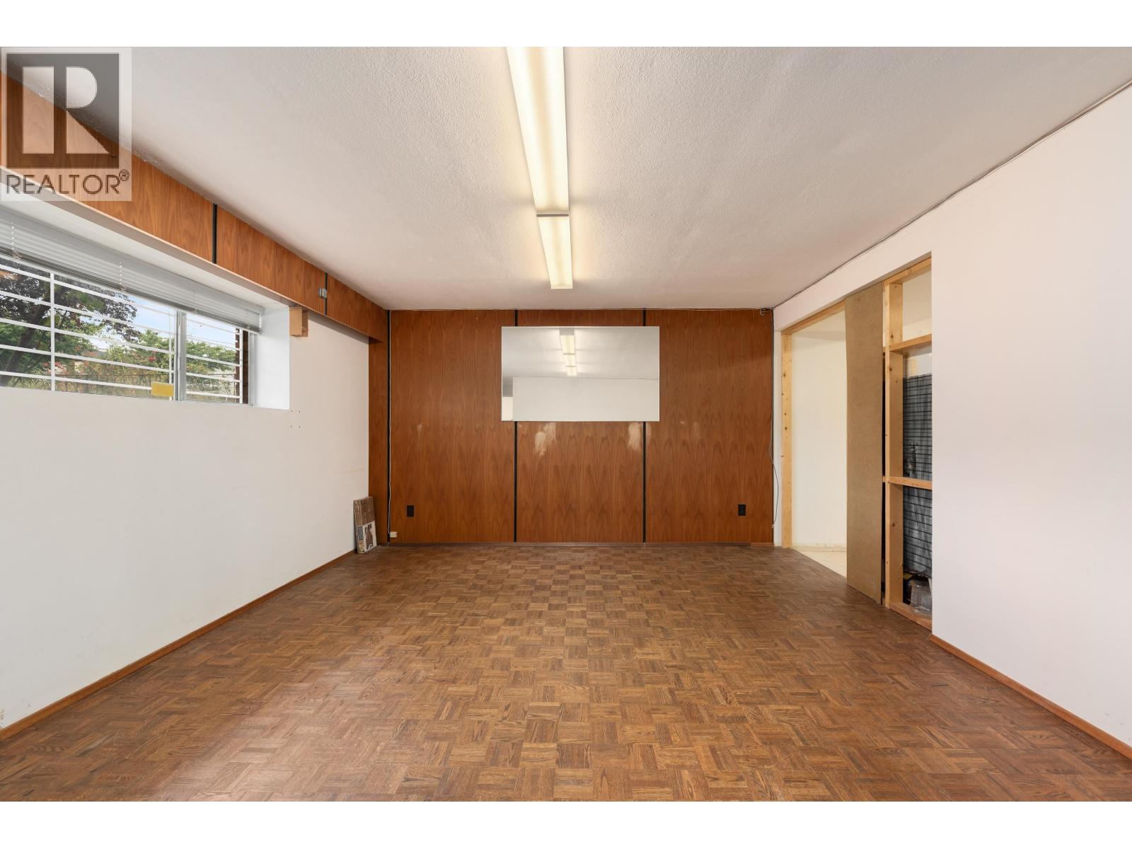4561 MANOR STREET, Vancouver
