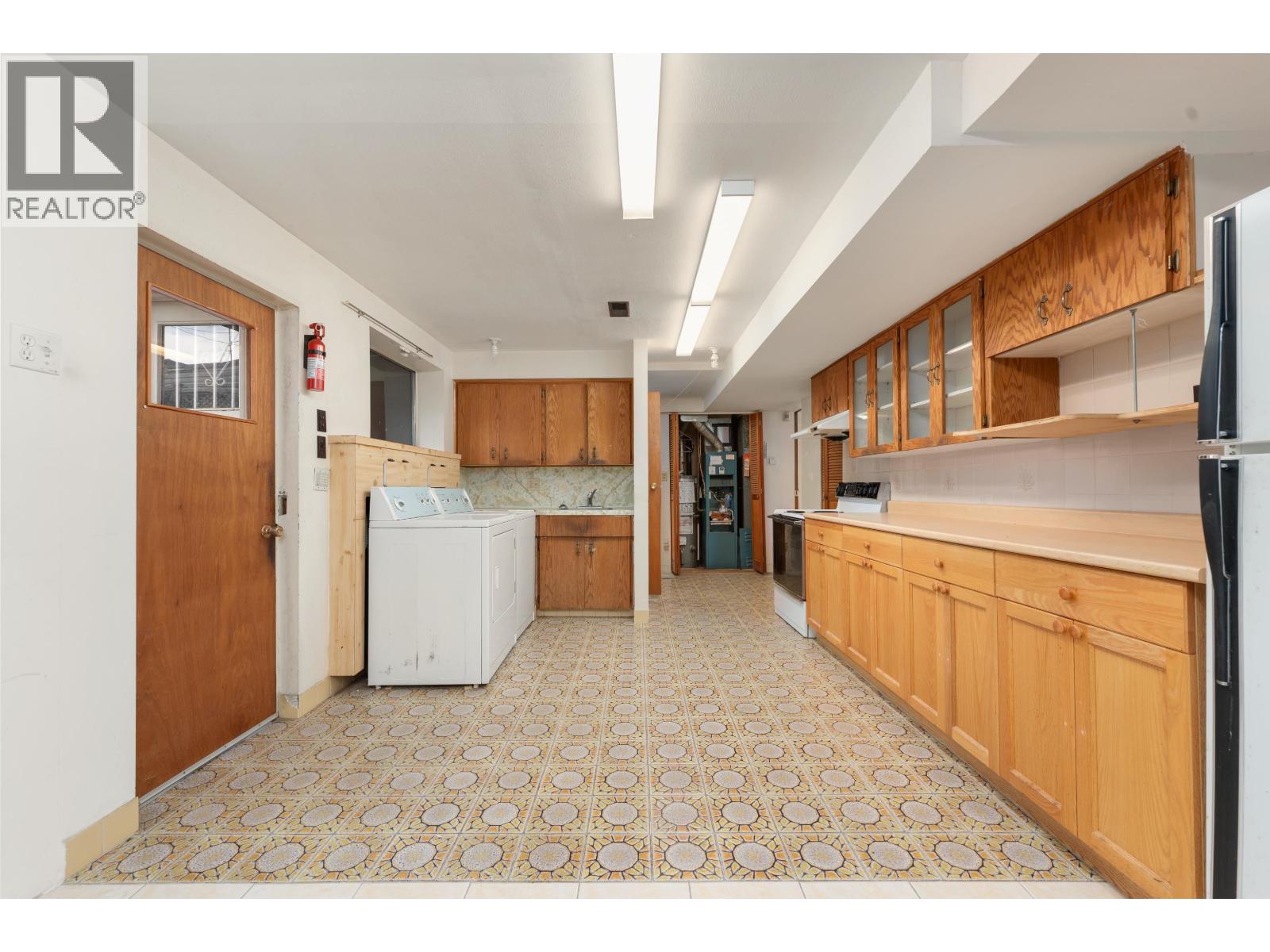 4561 MANOR STREET, Vancouver