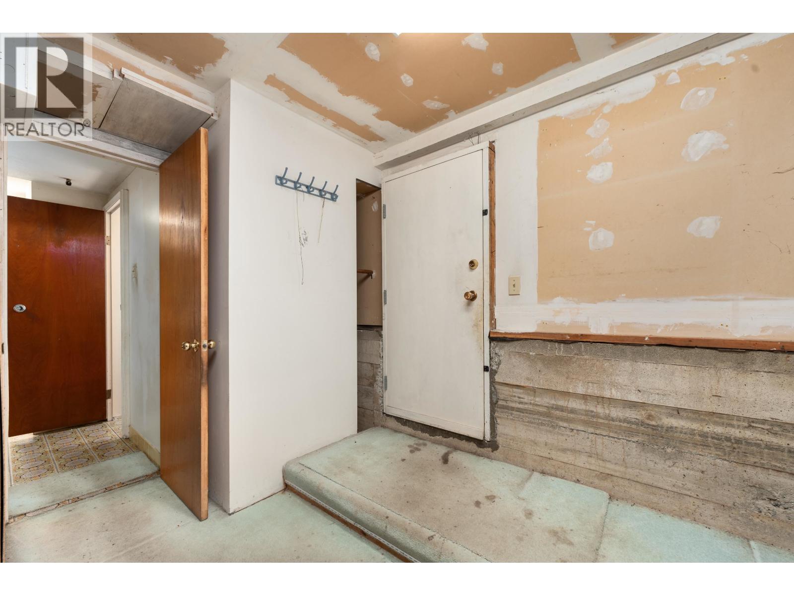 4561 MANOR STREET, Vancouver