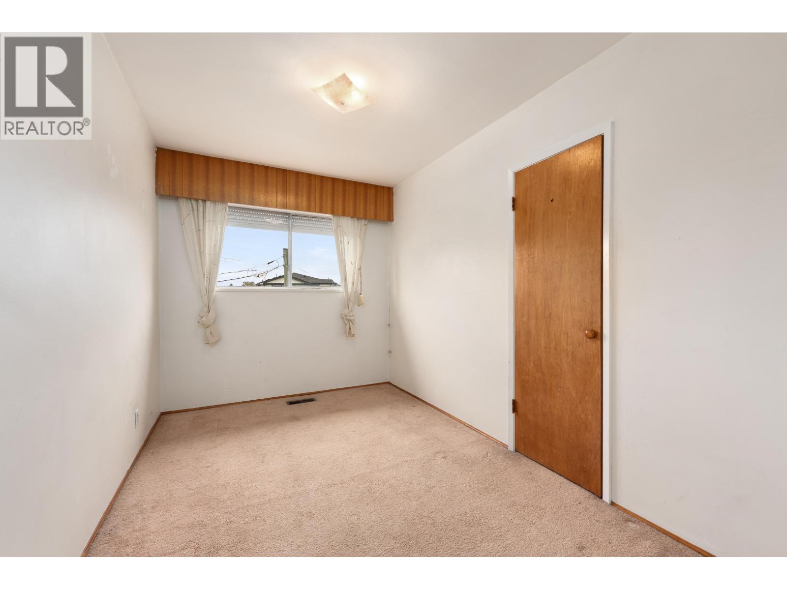 4561 MANOR STREET, Vancouver
