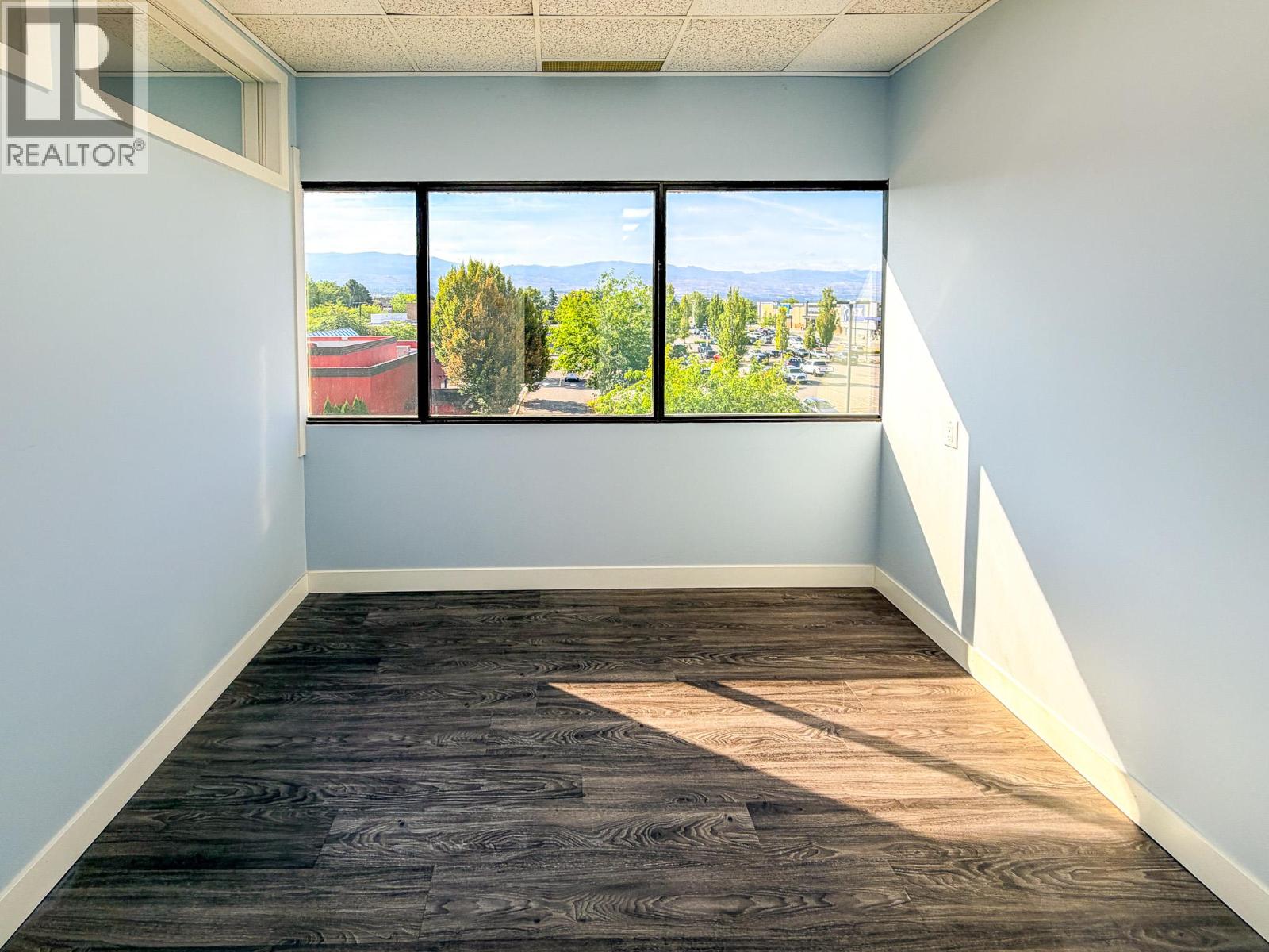 209 1890 Cooper Road, Kelowna