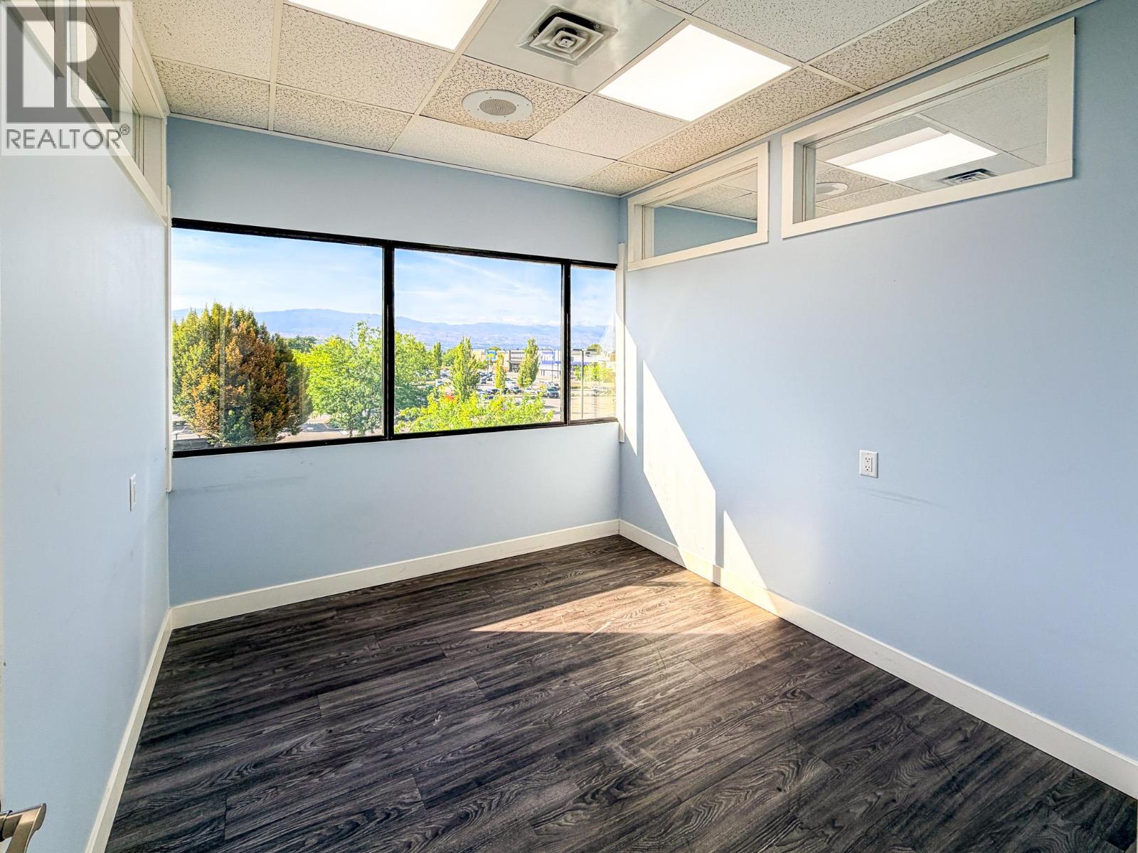 209 1890 Cooper Road, Kelowna