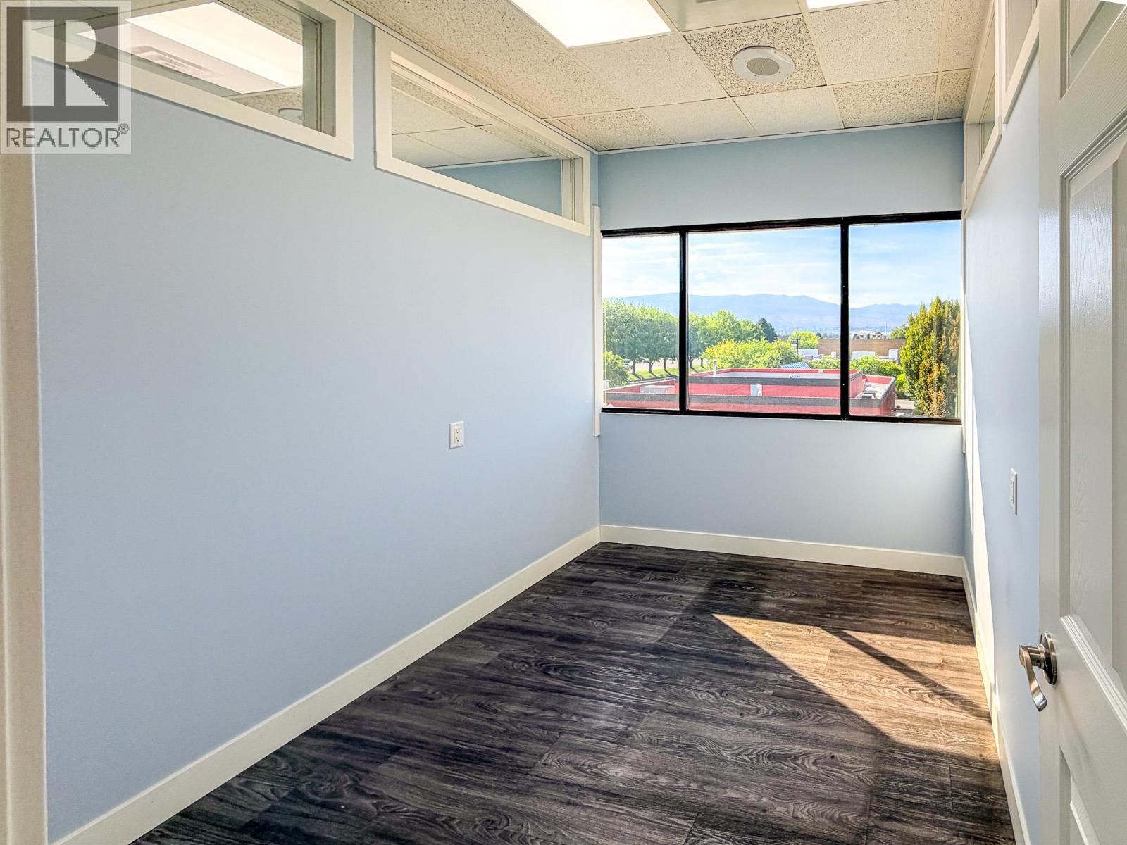 209 1890 Cooper Road, Kelowna
