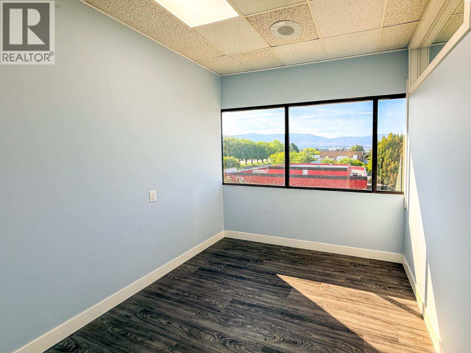 209 1890 Cooper Road, Kelowna