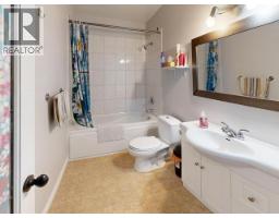 4pc Bathroom - 3980 Westview Ave, Powell River, BC V8A5V3 Photo 6
