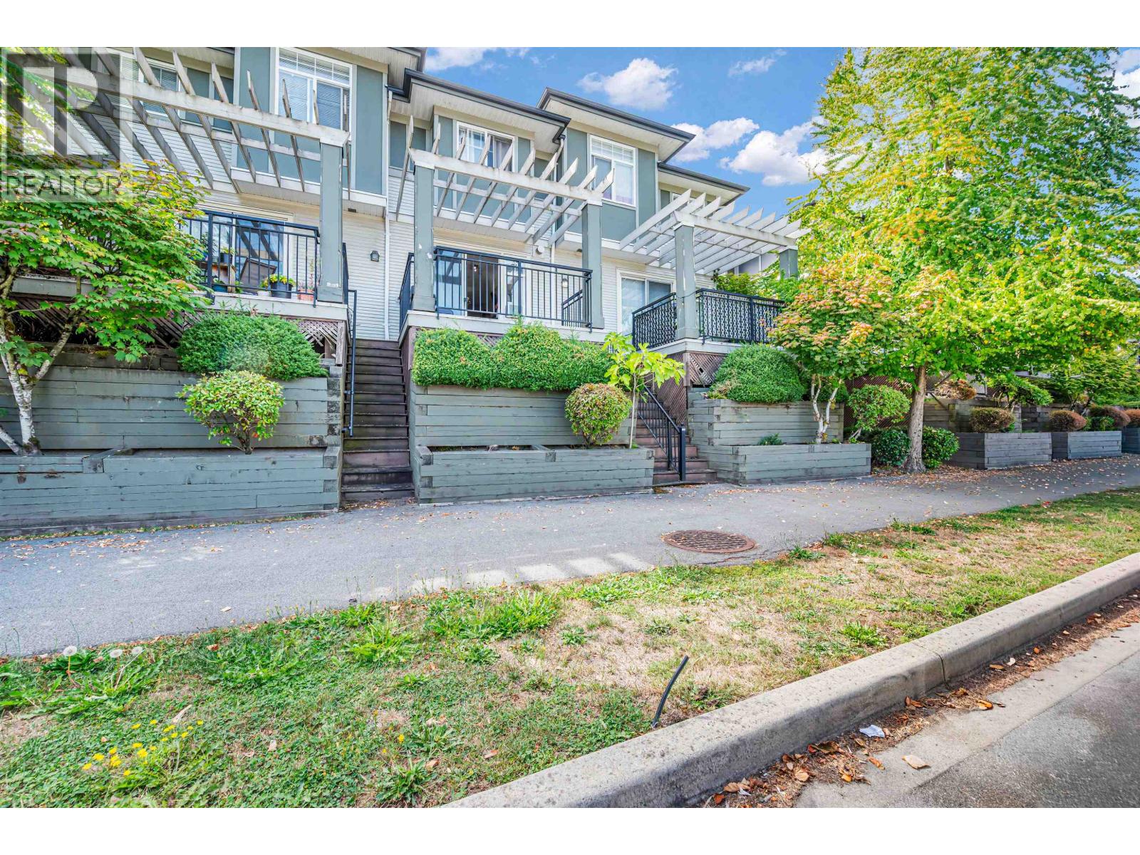 #6 1010 EWEN Avenue, New Westminster, British Columbia, V3M5C9, New Westminster, British Columbia — photo 2 of 5