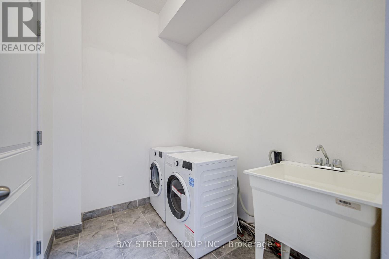 10 ELSEGOOD DRIVE - 41