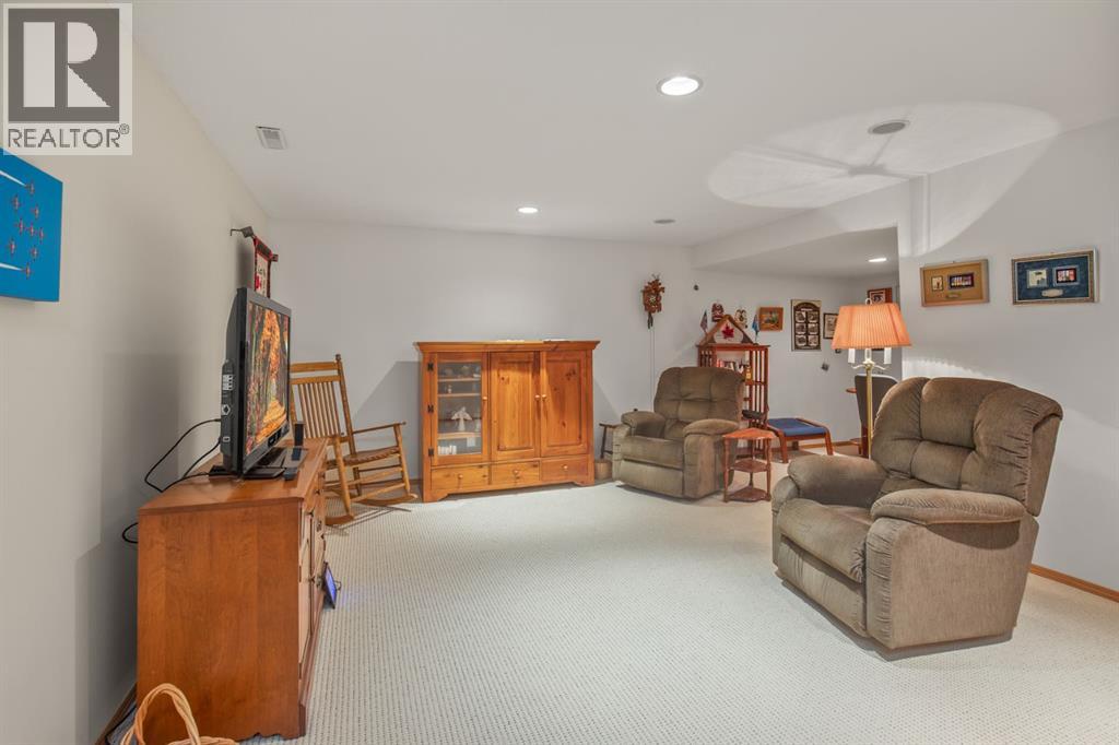 Listing photo – 73 Darling Crescent, Red Deer