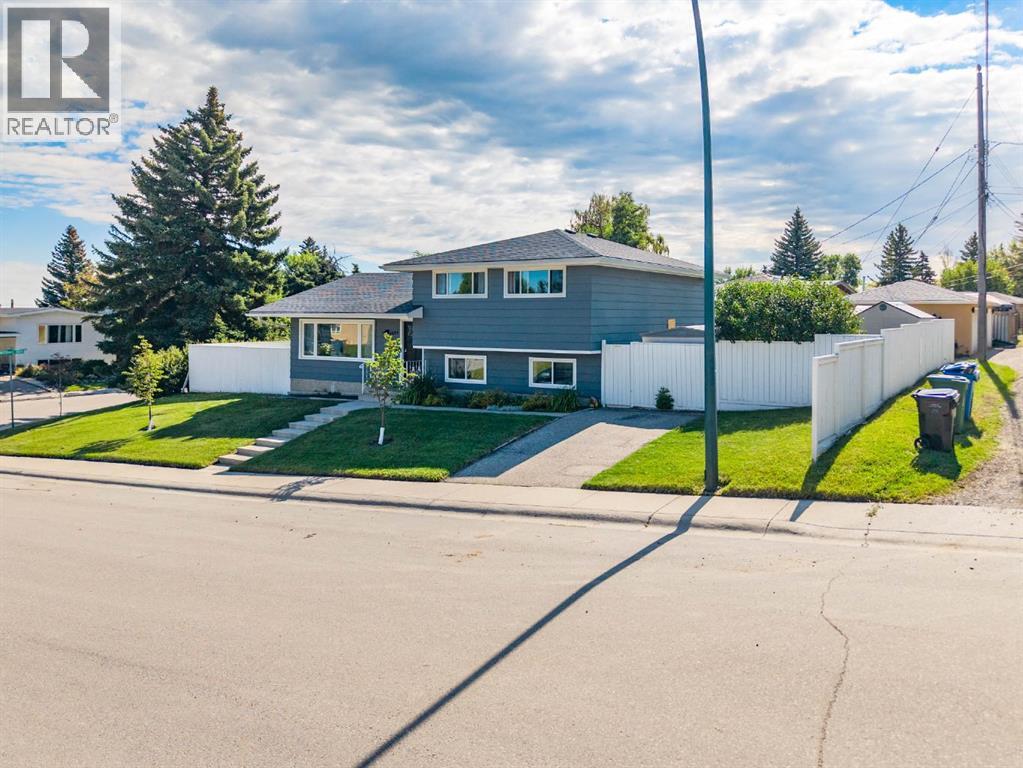 1004 Huntercove Place Northwest, Calgary, Alberta, T2K4S3, Calgary, Alberta — photo 3 of 5