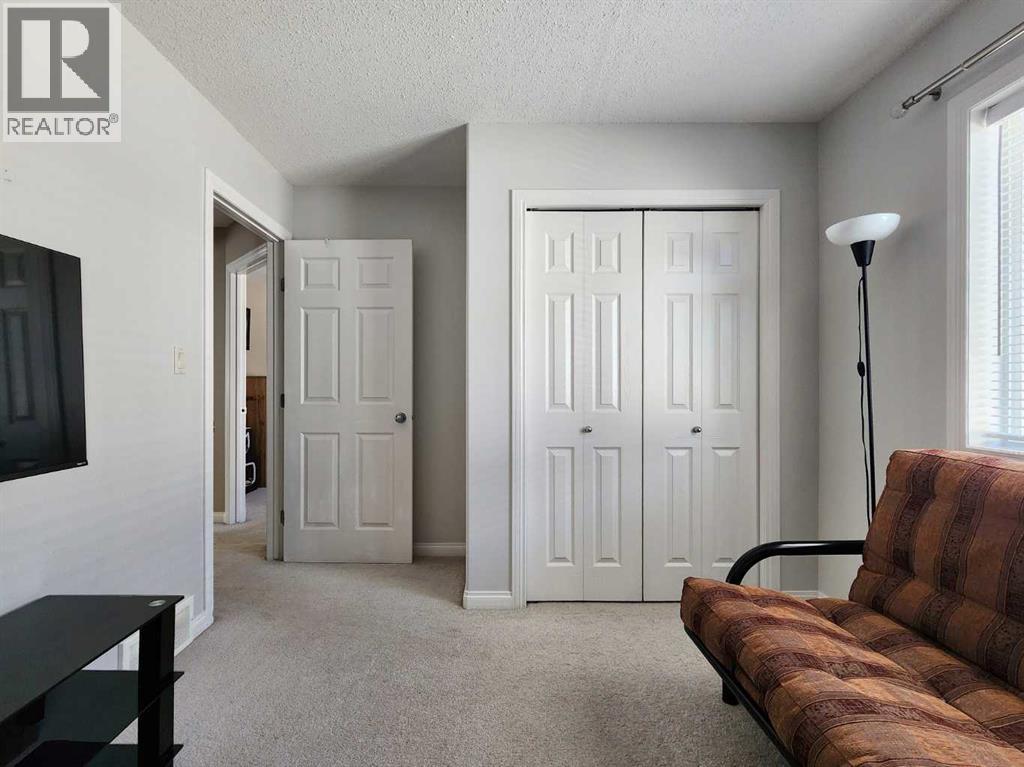 4626 6 Street - 12