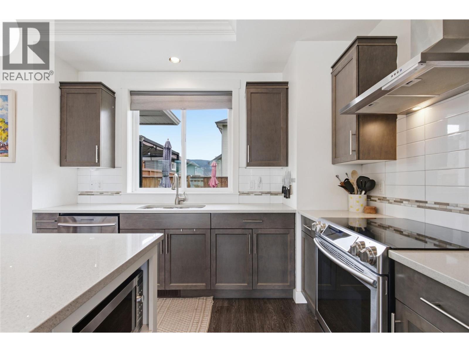 1551 Cowan Way - 16