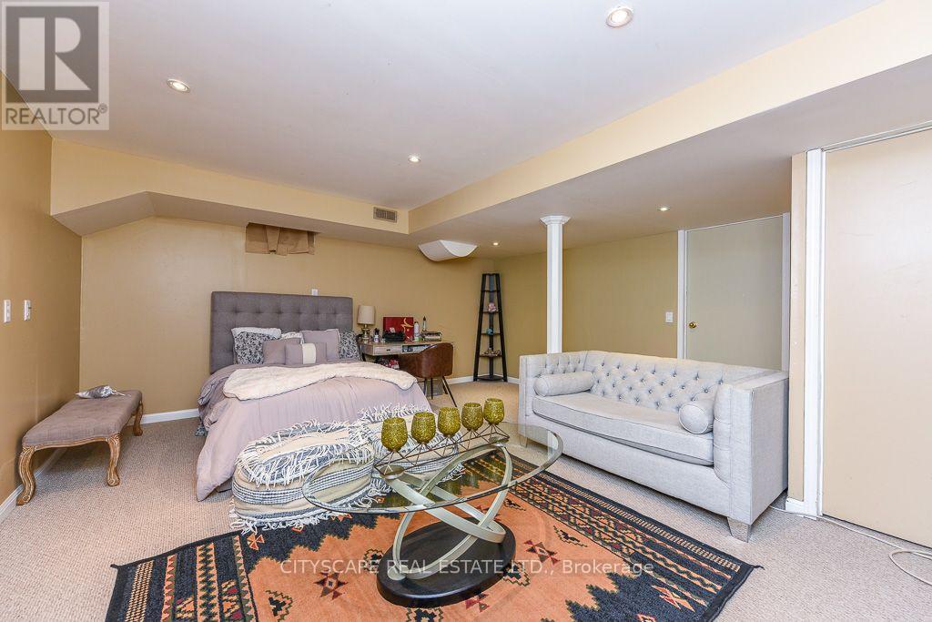 879 BENNETT BOULEVARD - 39