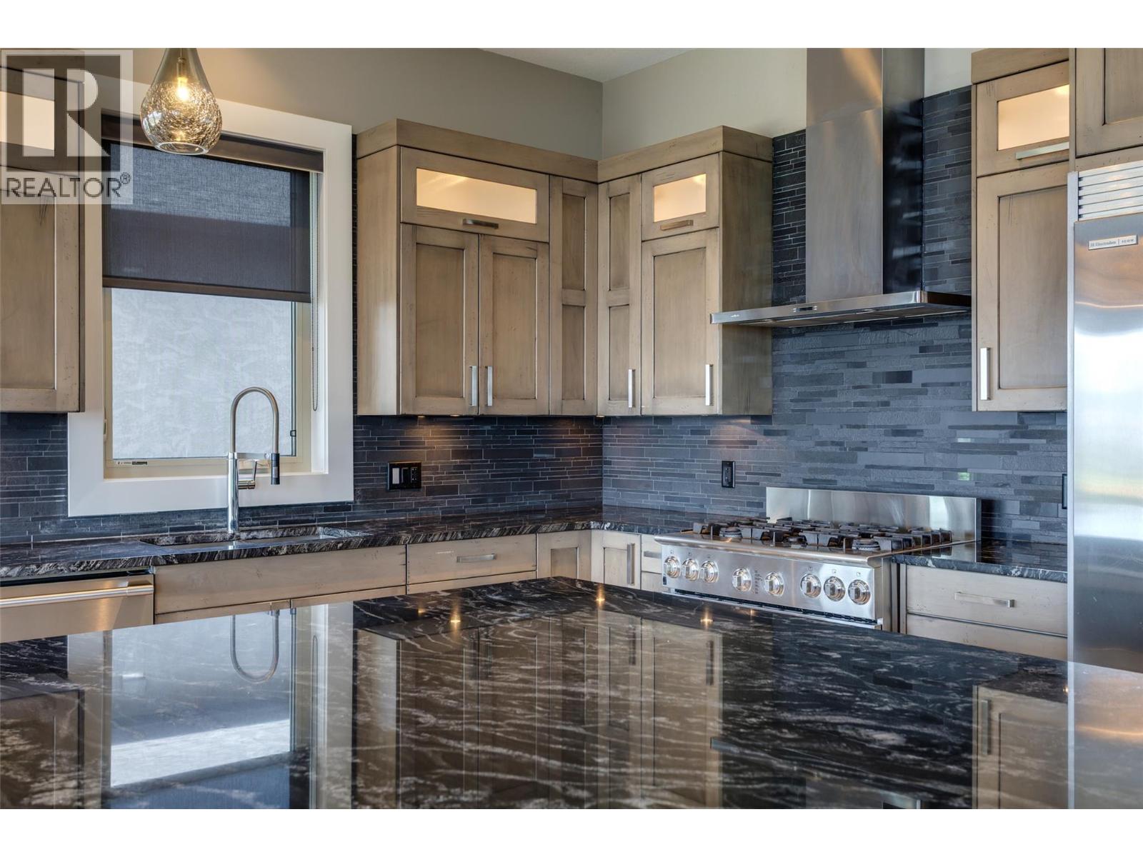 1002 Hewetson Avenue, Kelowna