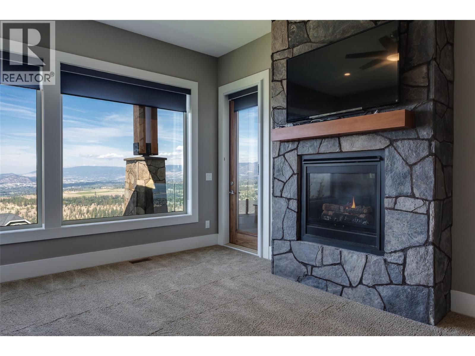 1002 Hewetson Avenue, Kelowna
