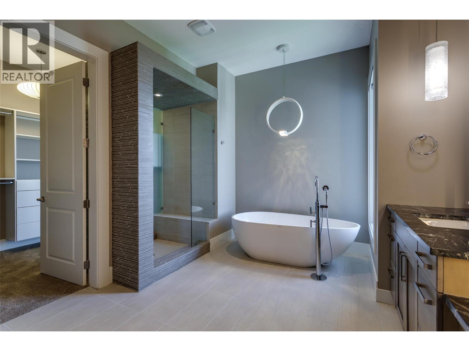 1002 Hewetson Avenue, Kelowna