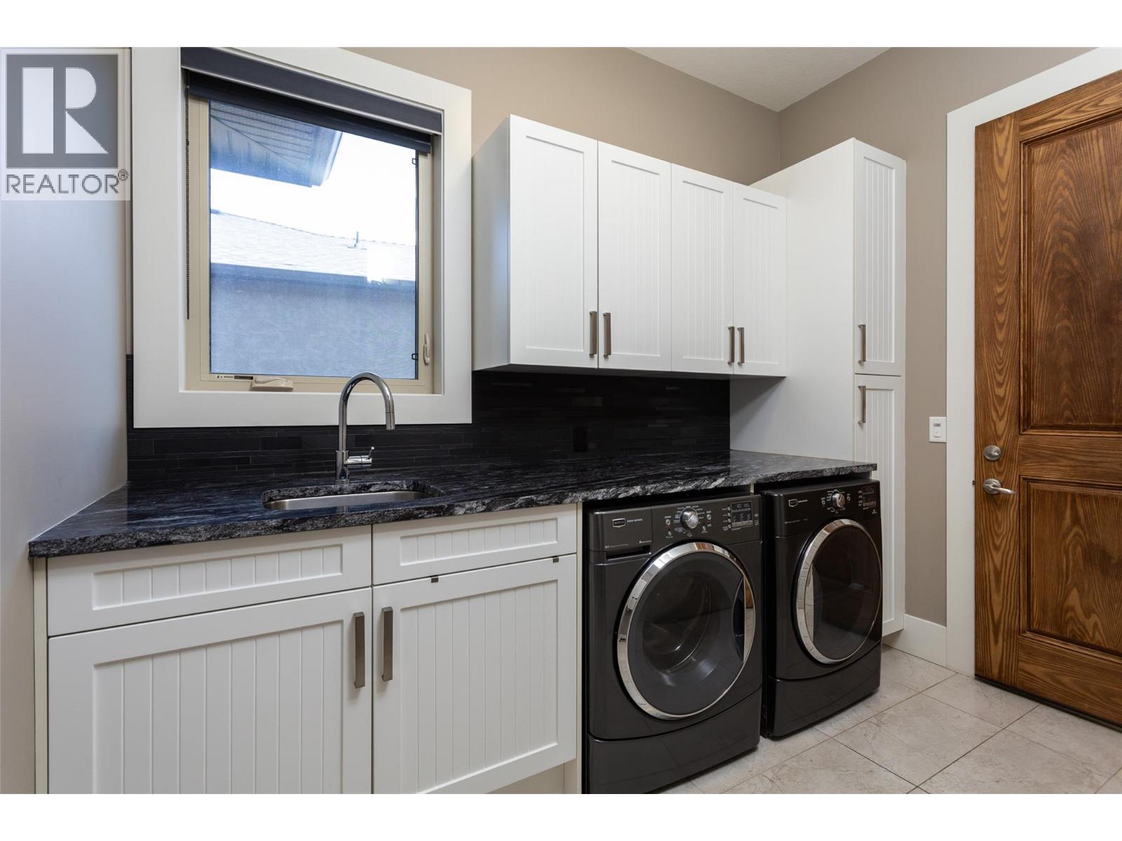 1002 Hewetson Avenue, Kelowna