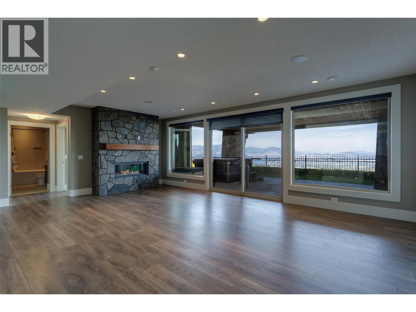 1002 Hewetson Avenue, Kelowna