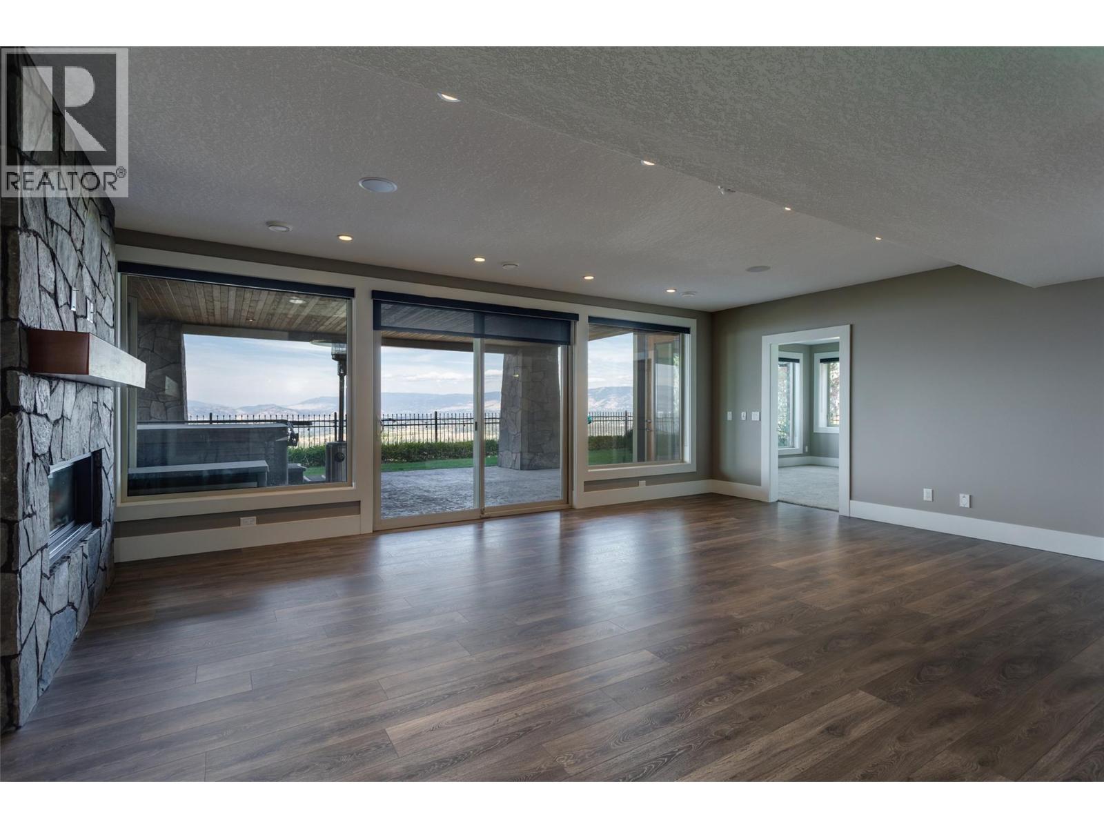 1002 Hewetson Avenue, Kelowna