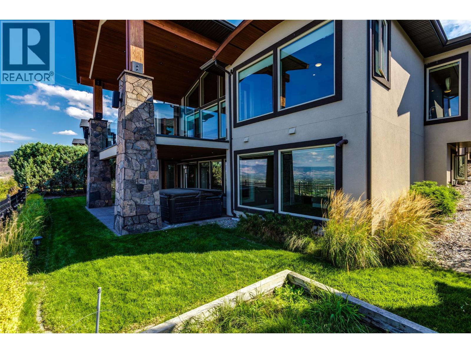1002 Hewetson Avenue, Kelowna