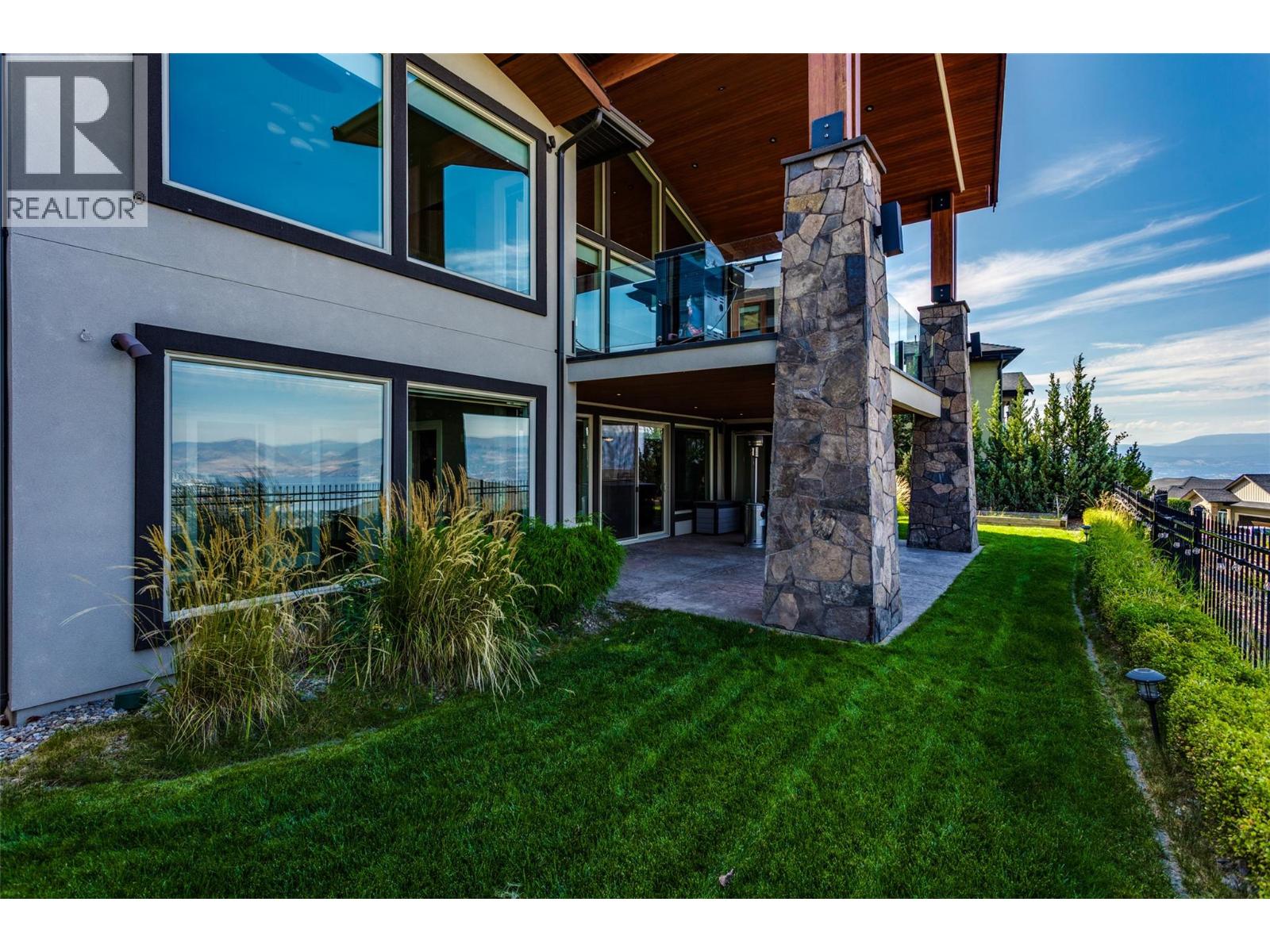 1002 Hewetson Avenue, Kelowna